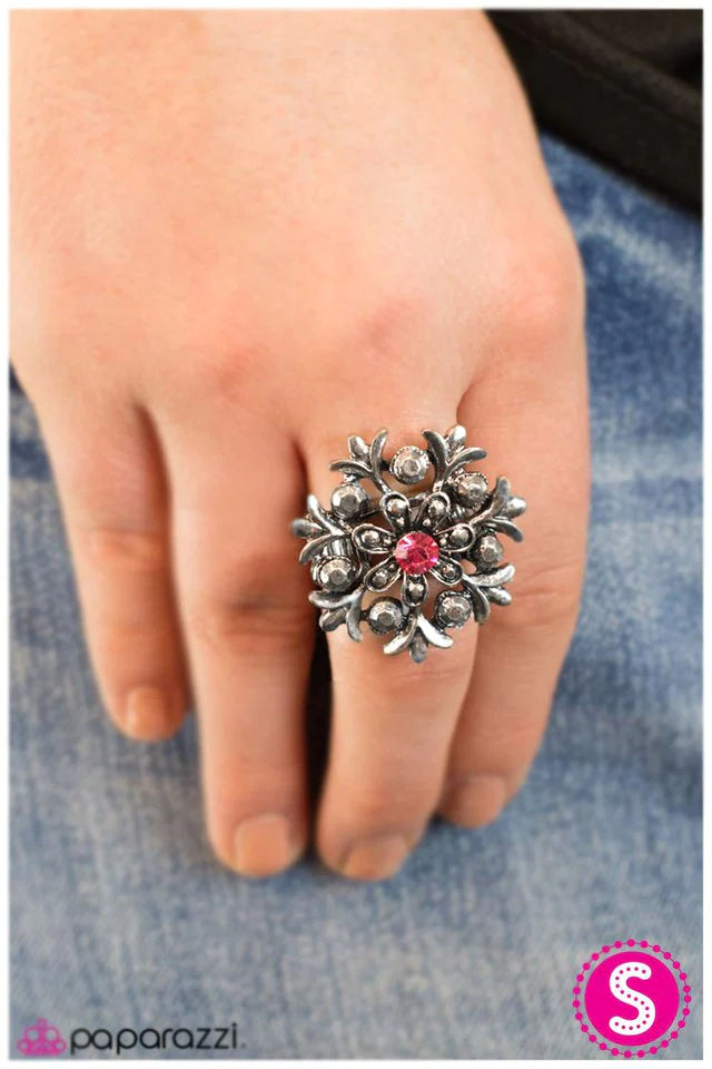 Anillo Paparazzi ~ Princesa de hielo - Rosa