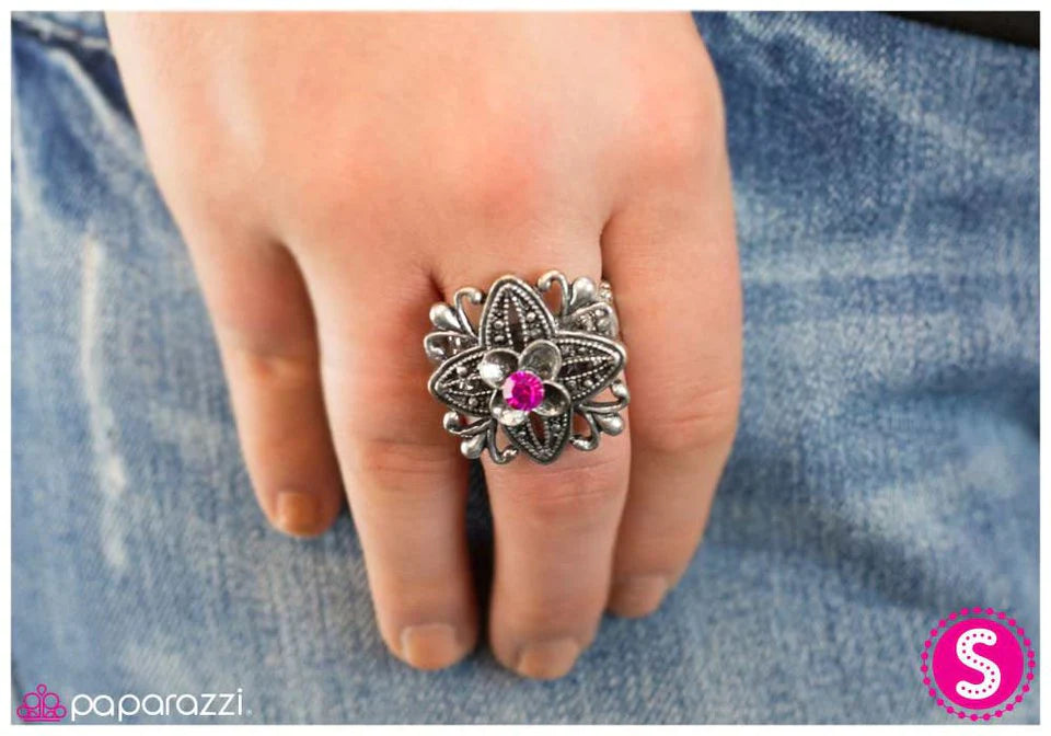 Paparazzi Ring ~ Never Been Better - Pink