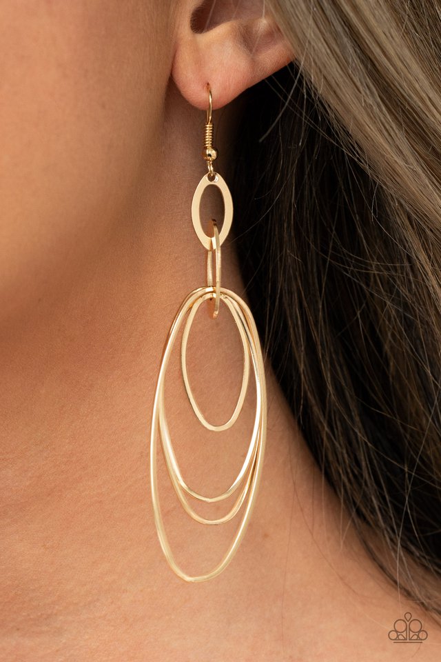 ​OVAL The Moon - Gold - Paparazzi Earring Image
