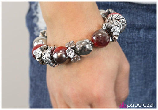 Pulsera Paparazzi ~ Fuego y azufre - Rojo