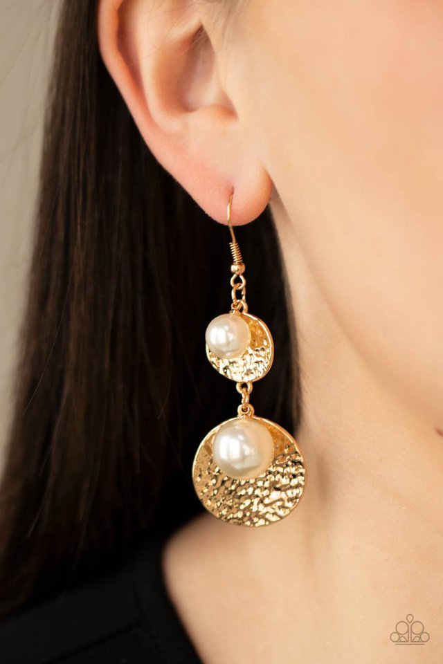​Pearl Dive - Gold - Paparazzi Earring Image