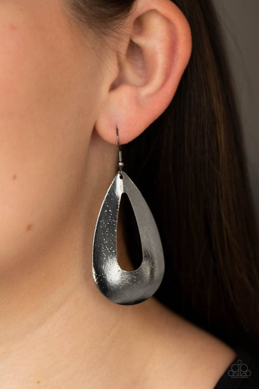 Hand It OVAL! - Black - Paparazzi Earring Image