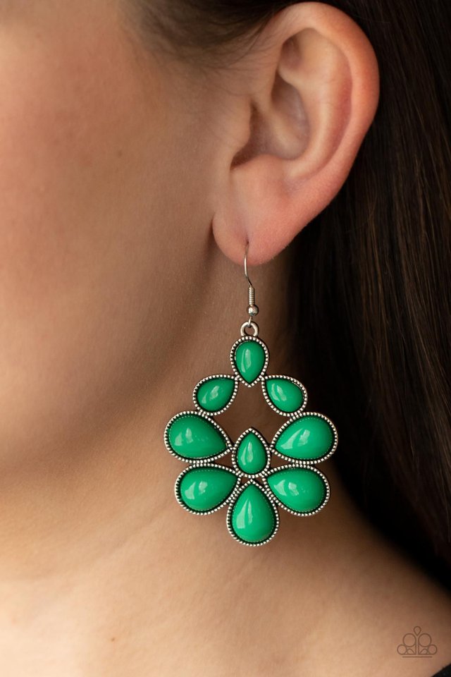 In Crowd Couture - Green - Paparazzi Earring Image