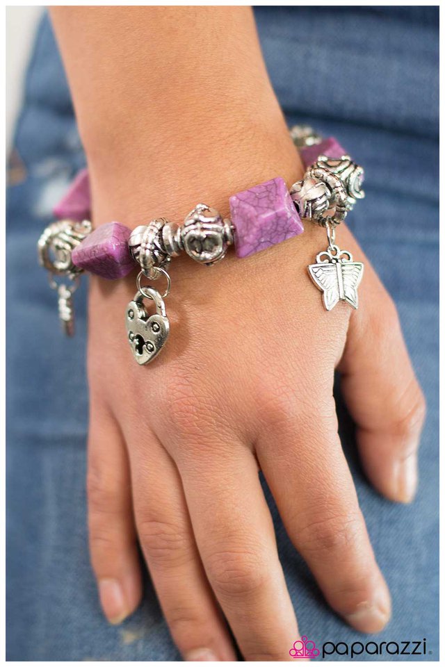 Pulsera Paparazzi ~ Encanto cosmopolita - Púrpura