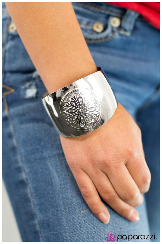 Pulsera Paparazzi ~ Pathfinder - Plata