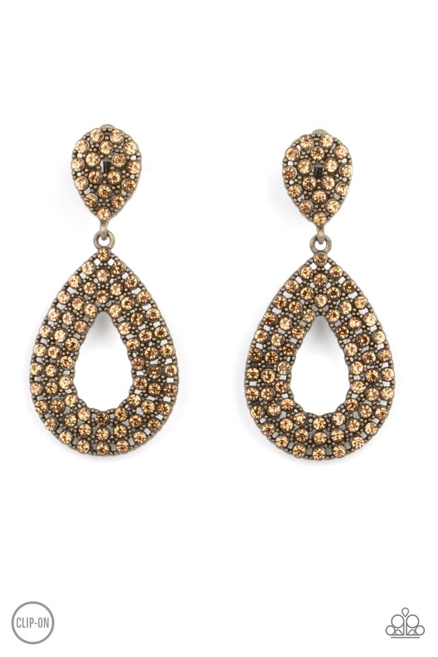 Pack In The Pizzazz - Brass - Paparazzi Earring Image
