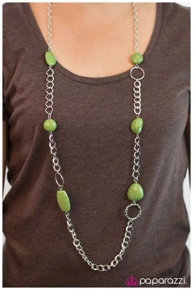 Collar Paparazzi ~ Imperfecciones perfectas - Verde