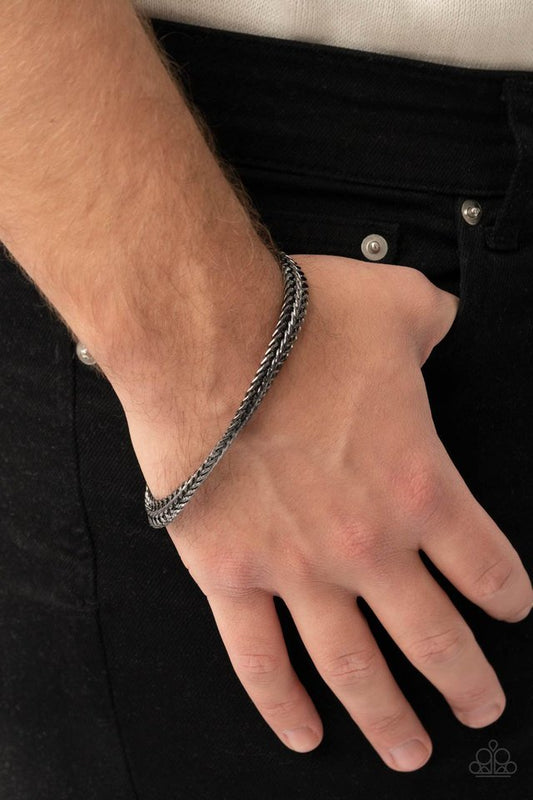 Extraordinary Edge - Black - Paparazzi Bracelet Image