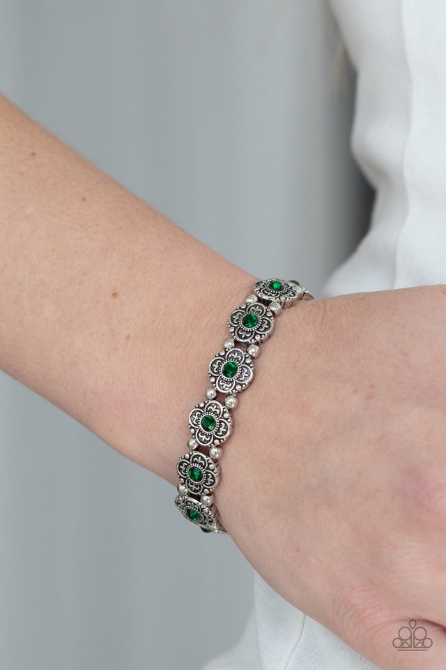 ​Trés Magnifique - Green - Paparazzi Bracelet Image