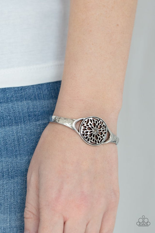 Modern Meadow - Silver - Paparazzi Bracelet Image