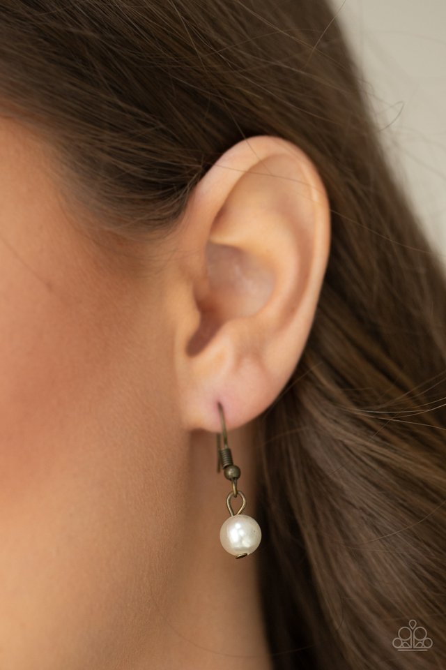 Cosmopolitan Couture - Brass - Paparazzi Necklace Image