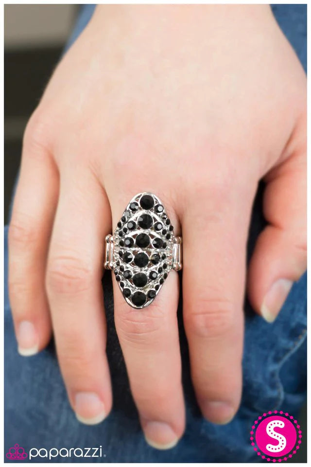 Anillo Paparazzi ~ Desayuno con diamantes - Negro