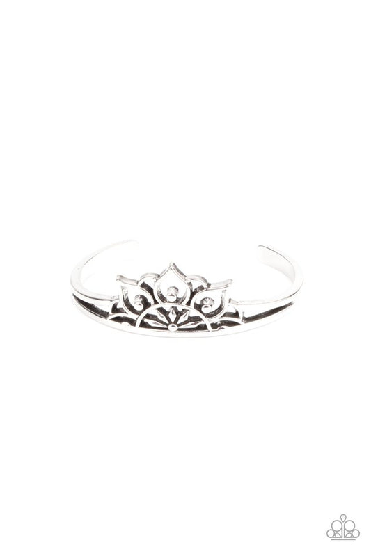 Mandala Mindfulness - Silver - Paparazzi Bracelet Image