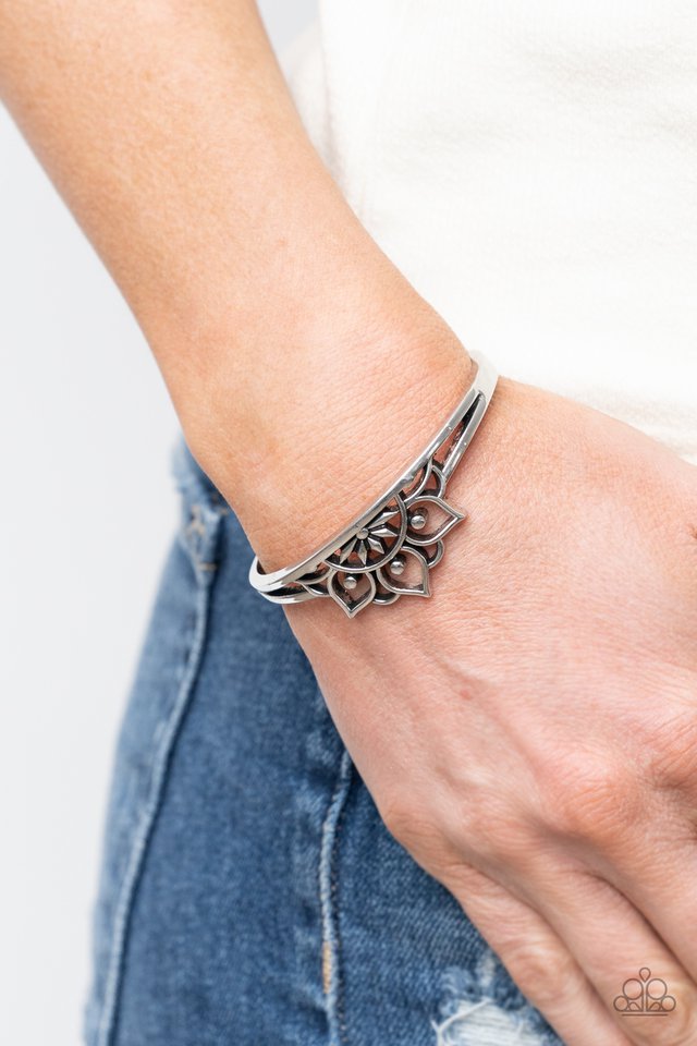 Mandala Mindfulness - Silver - Paparazzi Bracelet Image