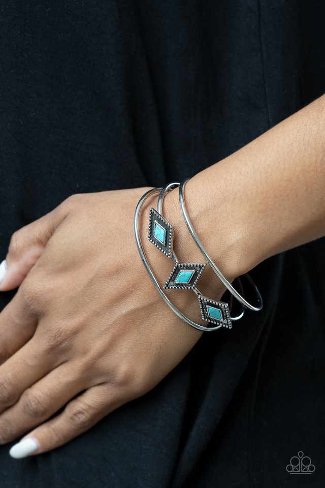 Desert Diamondback - Blue - Paparazzi Bracelet Image