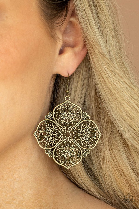 Dubai Detour - Brass - Paparazzi Earring Image