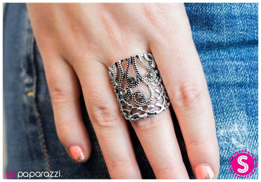 Paparazzi Ring ~ Sitting Parkside - Silver