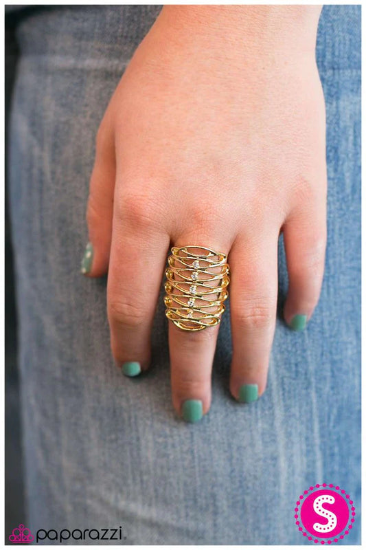 Anillo Paparazzi ~ Rattle the Cage - Oro