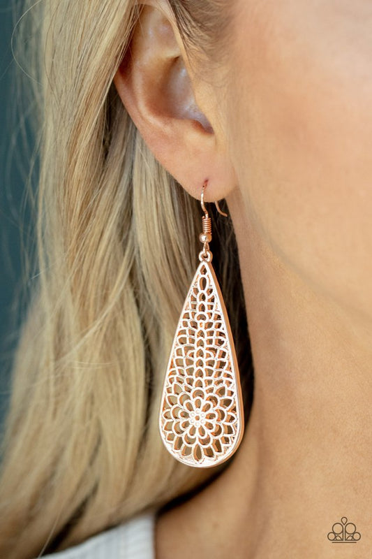 ​Posy Pasture - Rose Gold - Paparazzi Earring Image