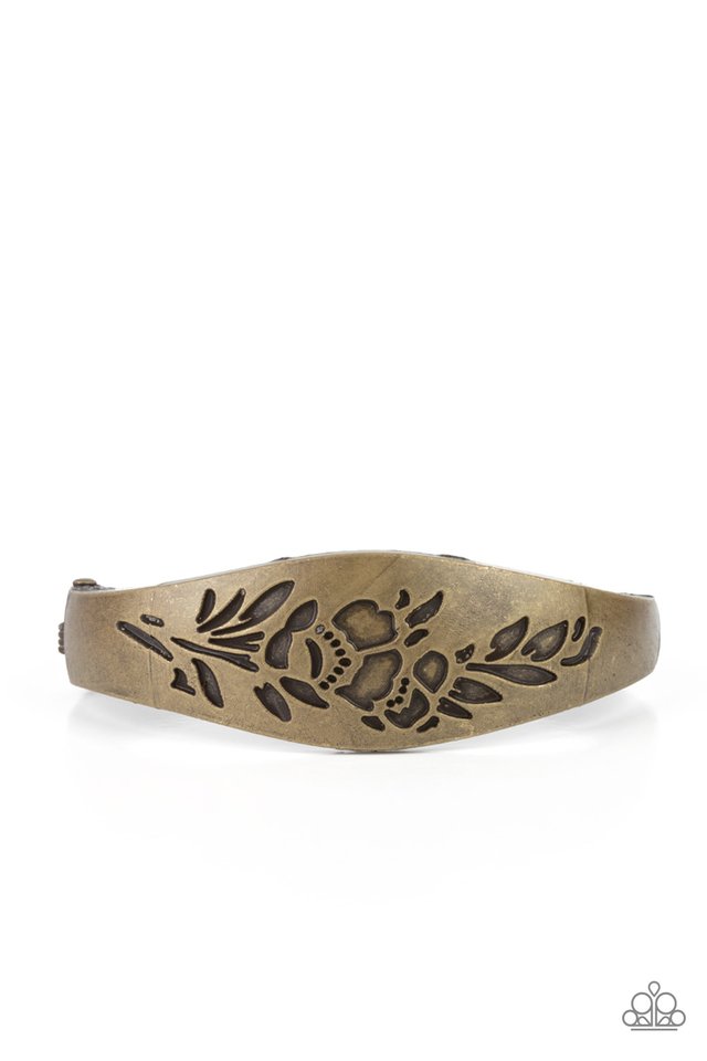 Fond of Florals - Brass - Paparazzi Bracelet Image