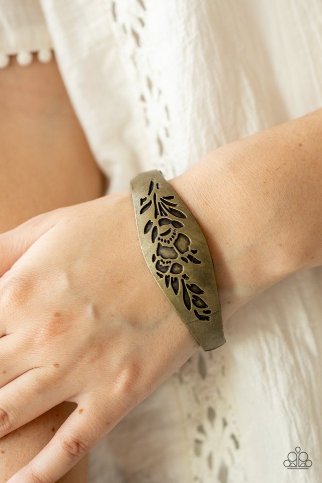 Fond of Florals - Brass - Paparazzi Bracelet Image