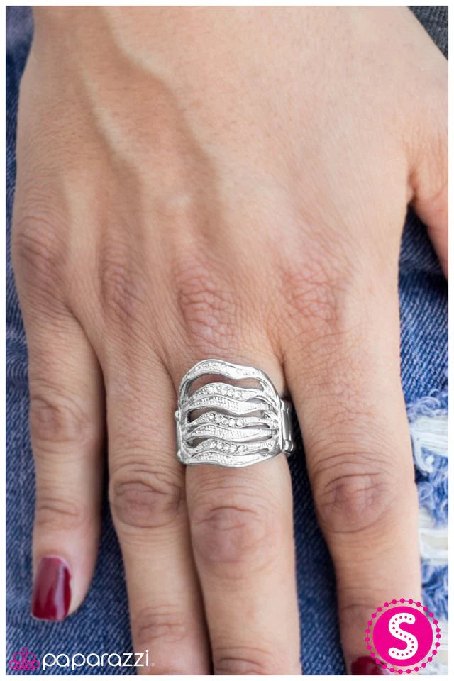 Paparazzi Ring ~ Heat Wave - White