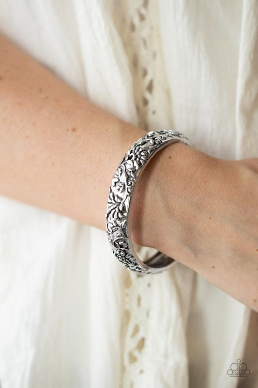 Victorian Meadow - Silver - Paparazzi Bracelet Image
