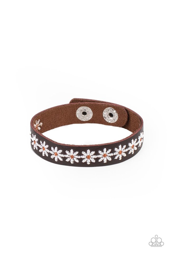 ​Wildflower Wayfarer - White - Paparazzi Bracelet Image