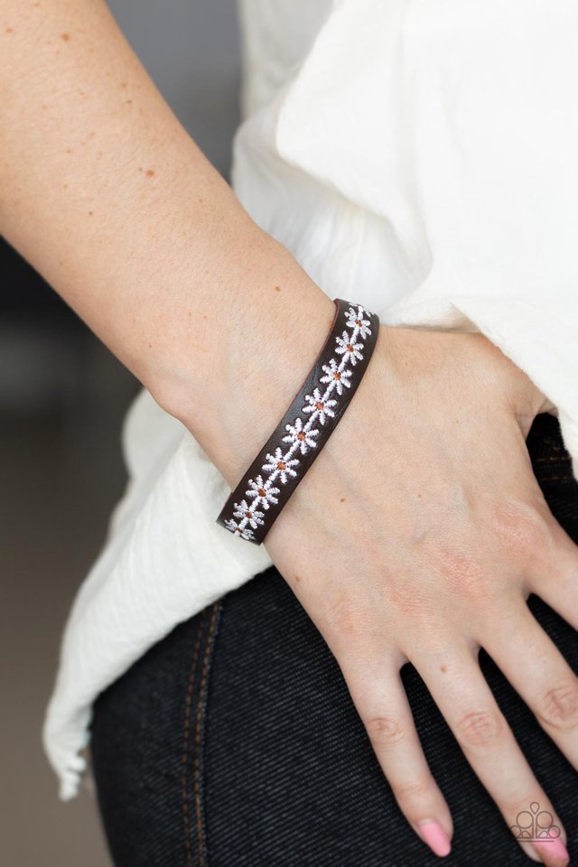 ​Wildflower Wayfarer - White - Paparazzi Bracelet Image