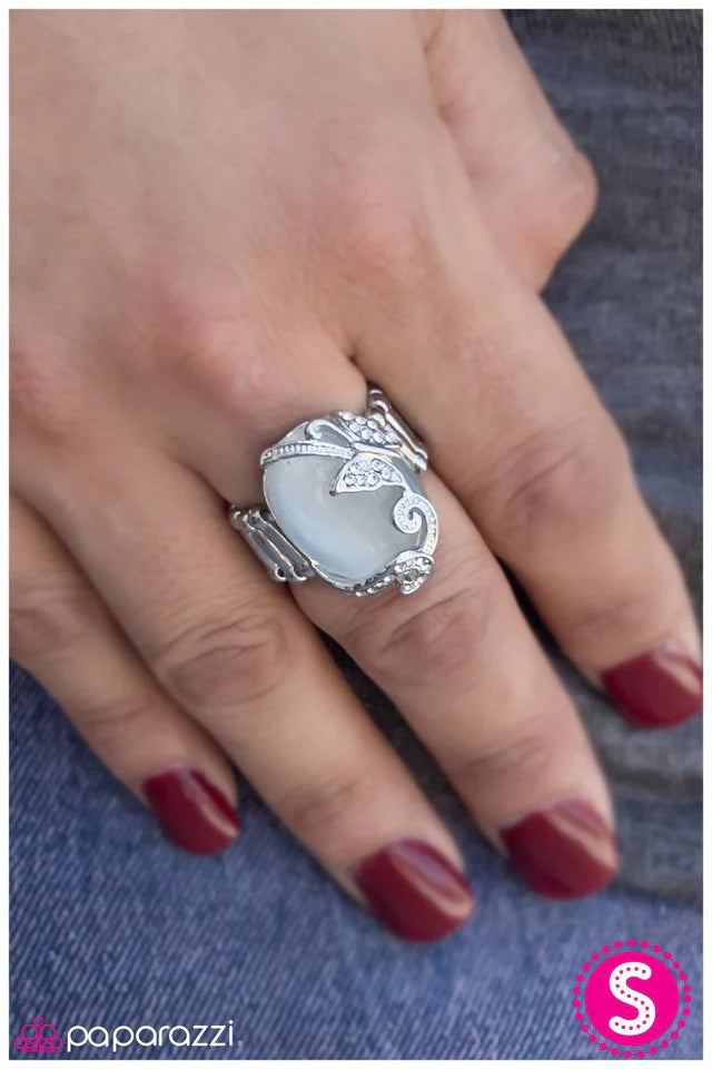 Paparazzi Ring ~ Dancing In The Moonlight - White