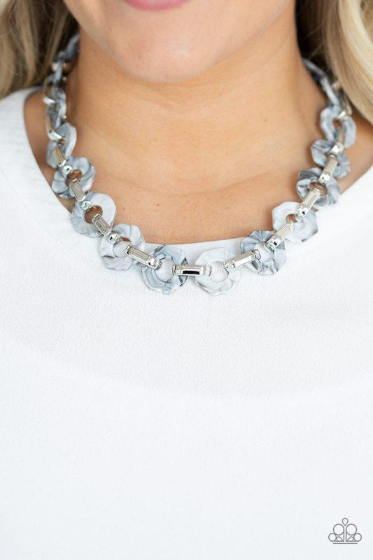 Paparazzi Necklace ~ Fashionista Fever - Silver