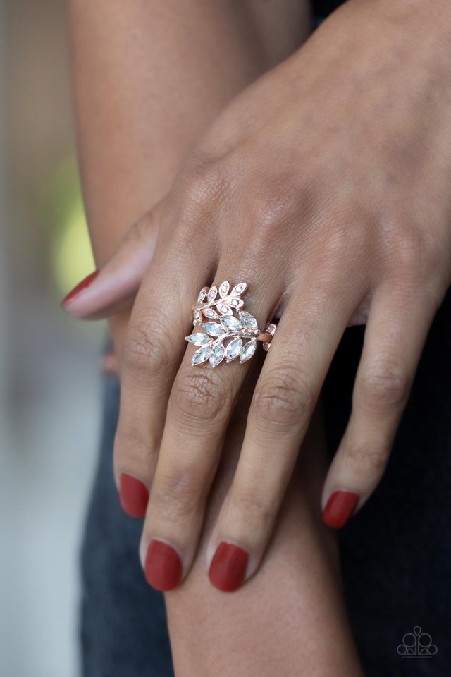 ​Glowing Gardenista - Rose Gold - Paparazzi Ring Image