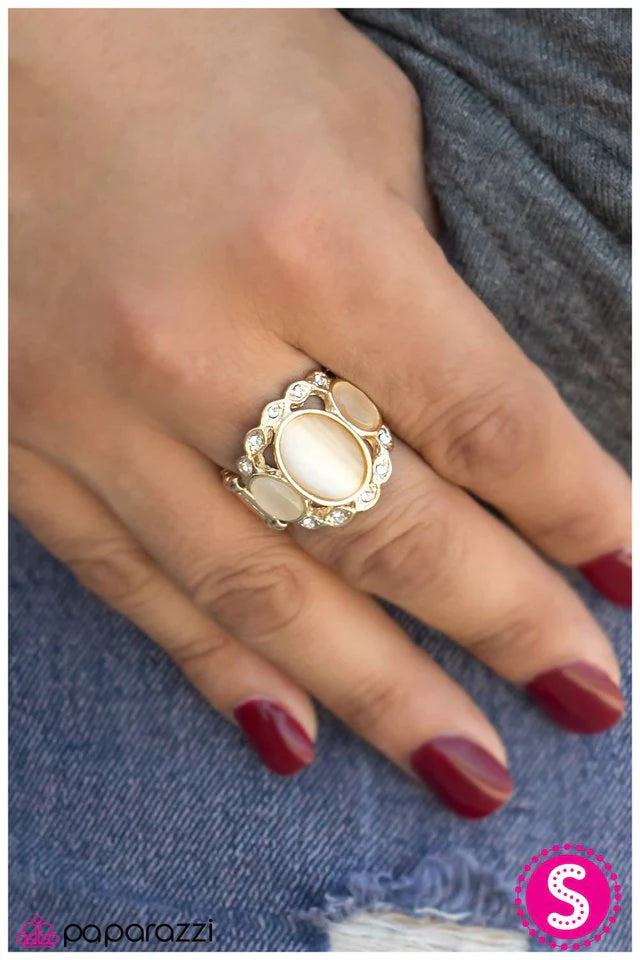 Anillo Paparazzi ~ Ice Ice Baby - Oro