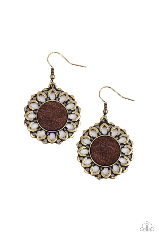 Farmhouse Fashionista - Brass - Paparazzi Earring Image