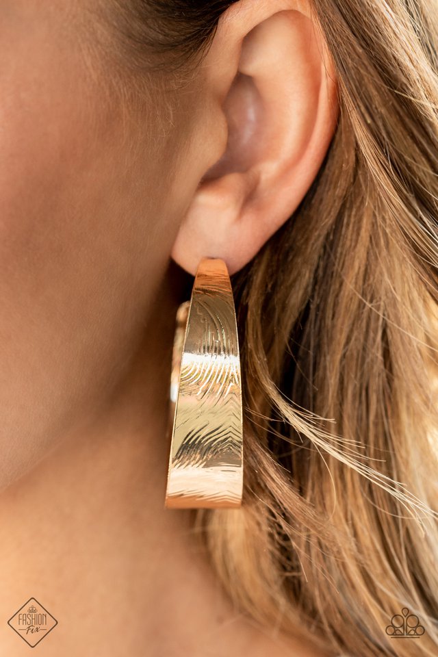 ​Curve Crushin - Gold - Paparazzi Earring Image