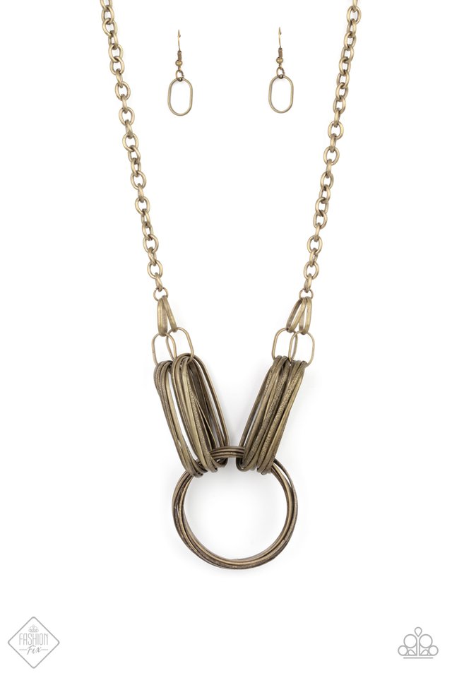 ​Lip Sync Links - Brass - Paparazzi Necklace Image