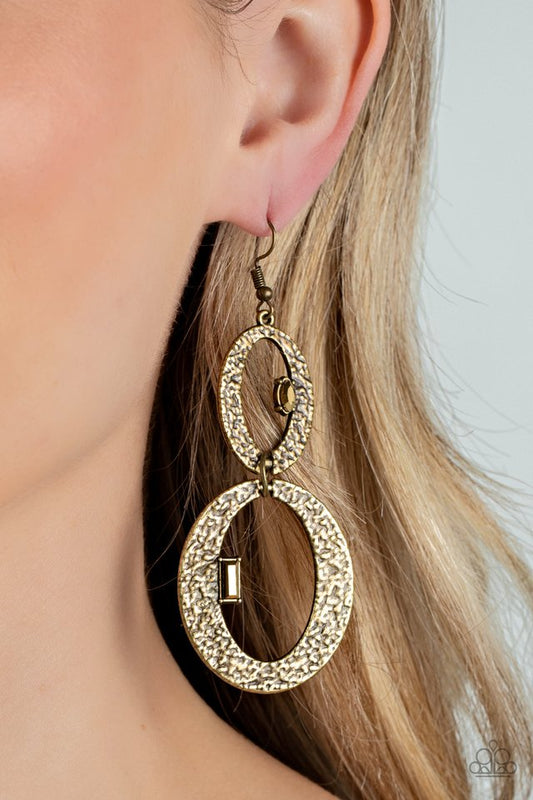 ​OVAL and OVAL Again - Brass - Paparazzi Earring Image