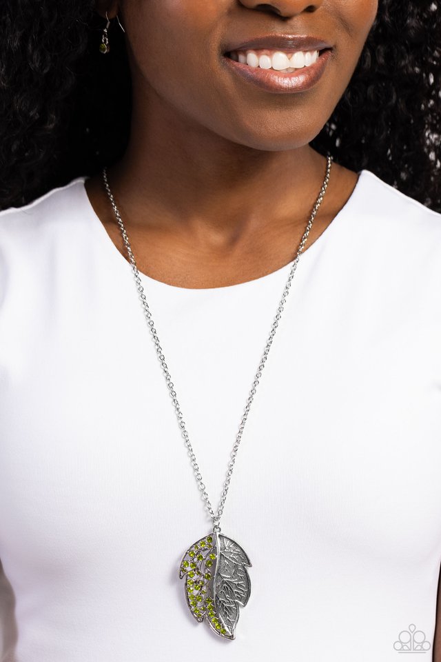 ​A Mid-AUTUMN Nights Dream - Green - Paparazzi Necklace Image