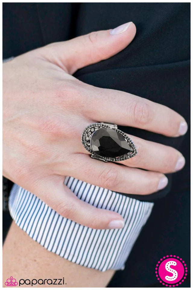 Paparazzi Ring ~ The Crown Jewel - Black