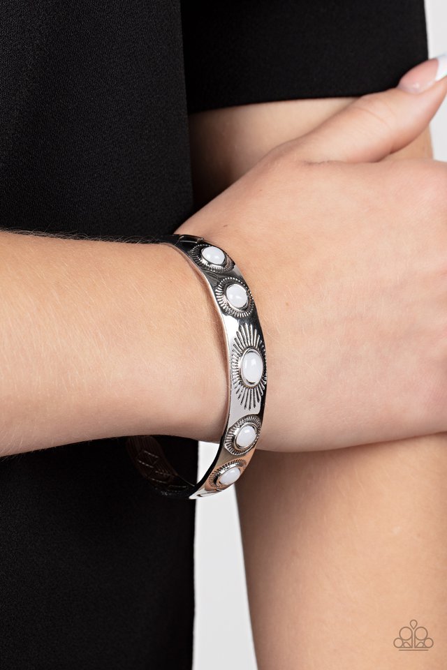 ​Heavenly Horizons - White - Paparazzi Bracelet Image