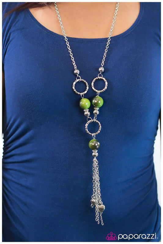 Collar Paparazzi ~ Swing From The Chandelier - Verde