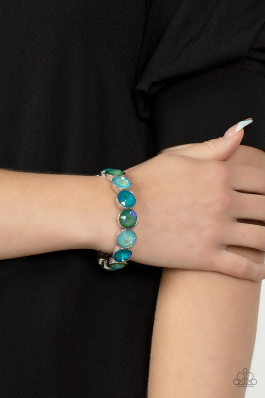 Radiant on Repeat - Green - Paparazzi Bracelet Image