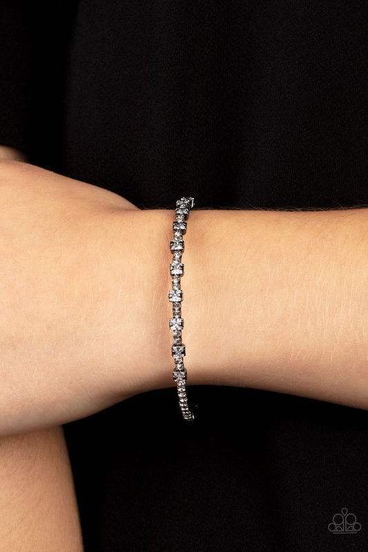 Timelessly Tiny - Black - Paparazzi Bracelet Image