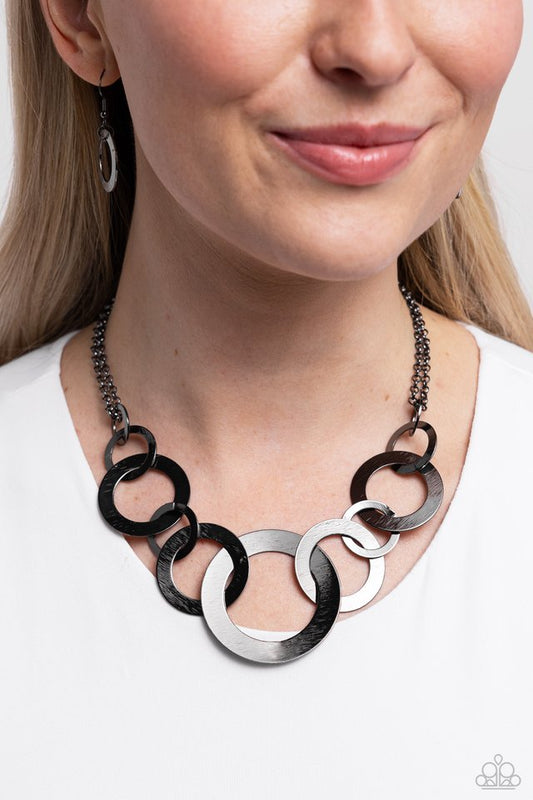 ​Uptown Links - Black - Paparazzi Necklace Image