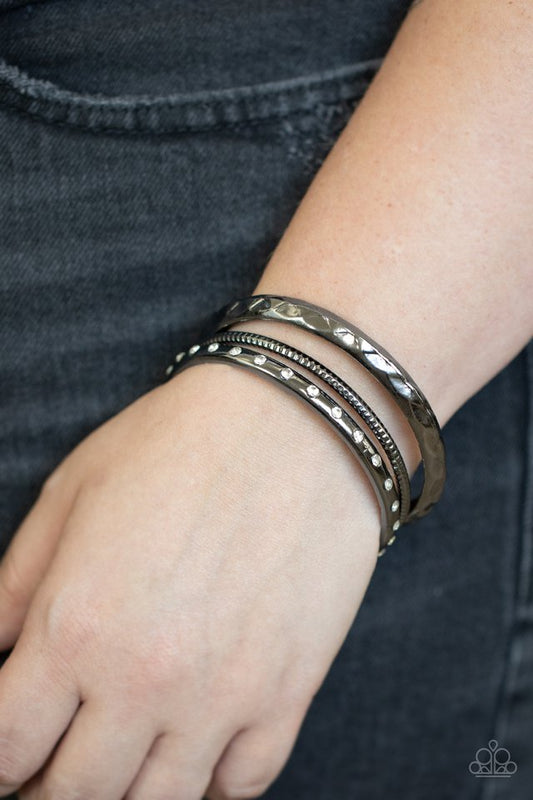 Confidently Curvaceous - Black - Paparazzi Bracelet Image