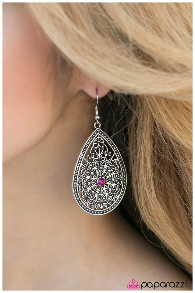 Paparazzi Earring ~ My Queen - Pink