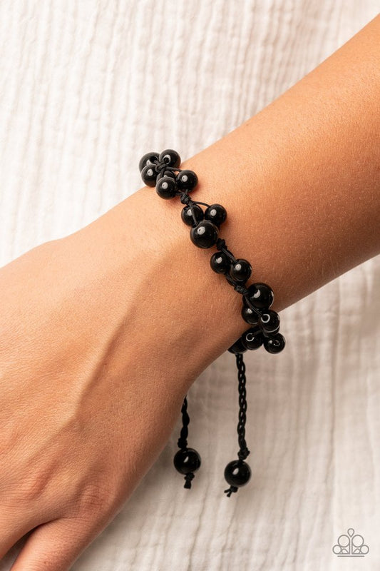 Vintage Versatility - Black - Paparazzi Bracelet Image