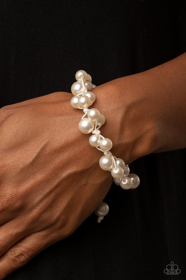 Vintage Versatility - White - Paparazzi Bracelet Image