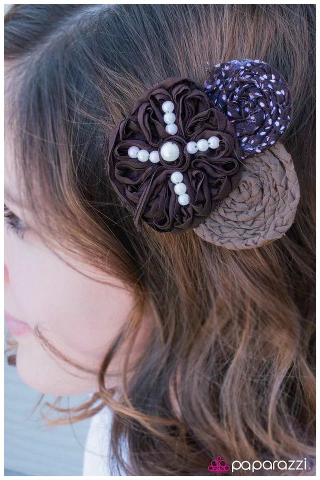 Accesorios para el cabello de Paparazzi ~ Hermosa Bandit - Marrón