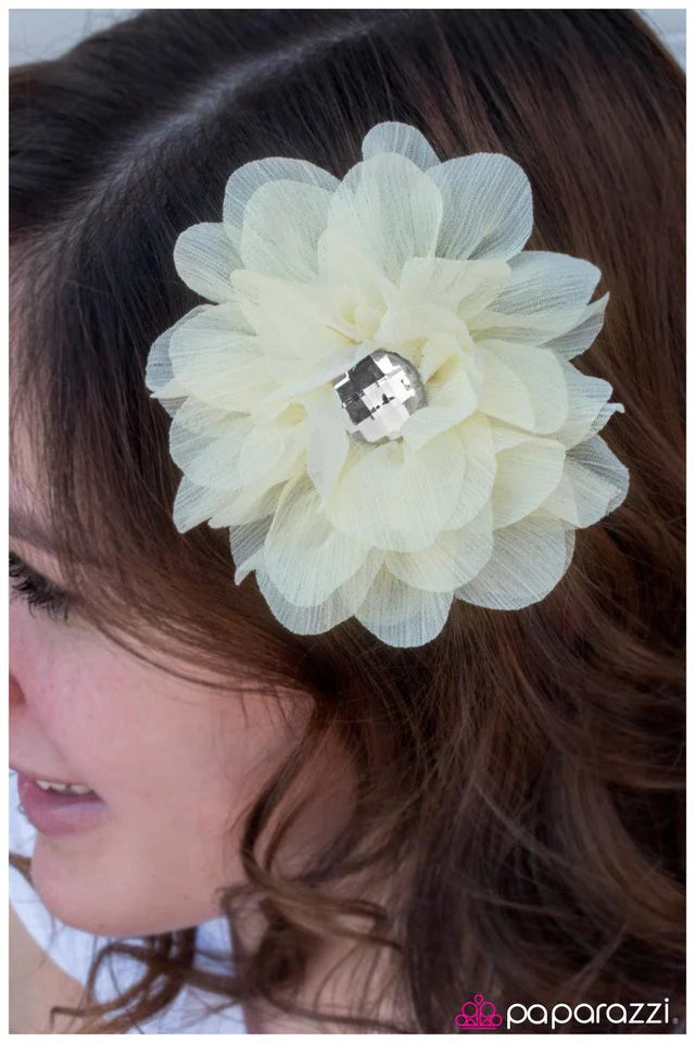 Paparazzi Hair Accessories ~ Here Comes The Bride - White